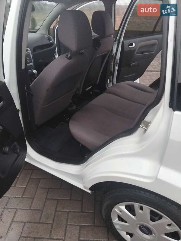 Хэтчбек Ford Fusion 2009 в Тячеве