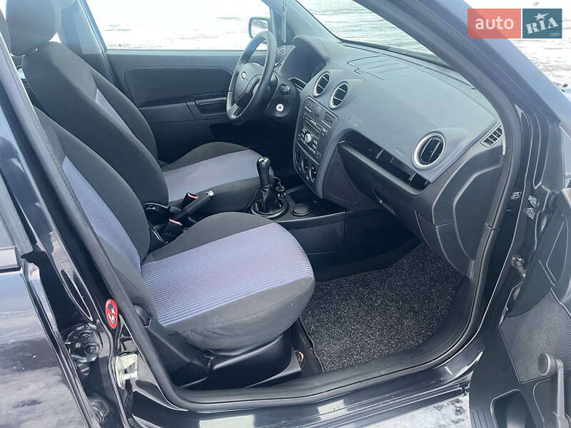 Хетчбек Ford Fusion 2005 в Бару