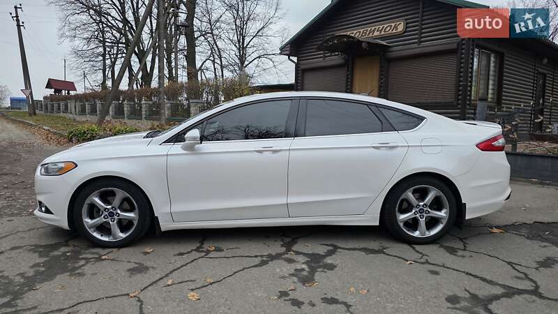 Седан Ford Fusion 2015 в Умани
