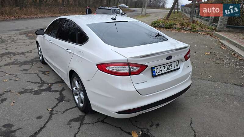 Седан Ford Fusion 2015 в Умани