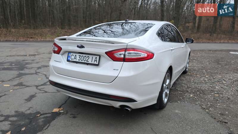 Седан Ford Fusion 2015 в Умани