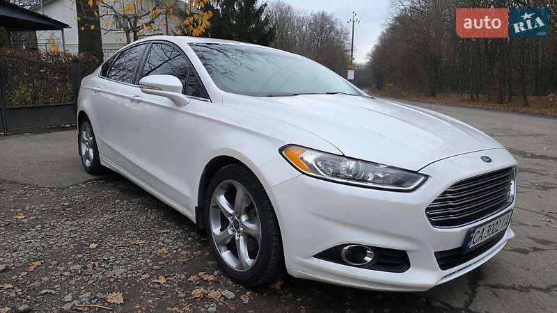 Седан Ford Fusion 2015 в Умани
