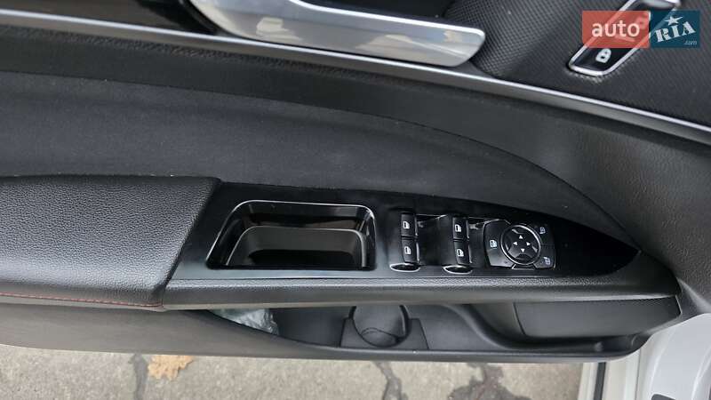 Седан Ford Fusion 2015 в Умани