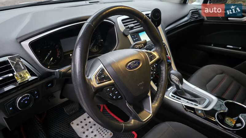 Седан Ford Fusion 2015 в Умани