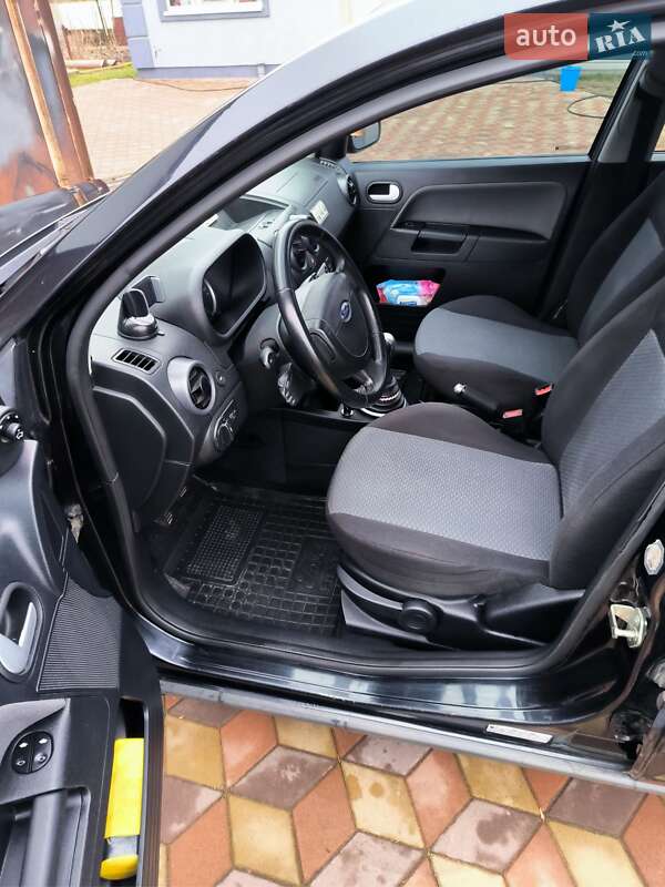 Хэтчбек Ford Fusion 2005 в Прилуках