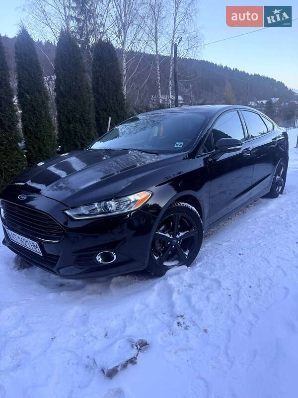 Седан Ford Fusion 2016 в Яремче
