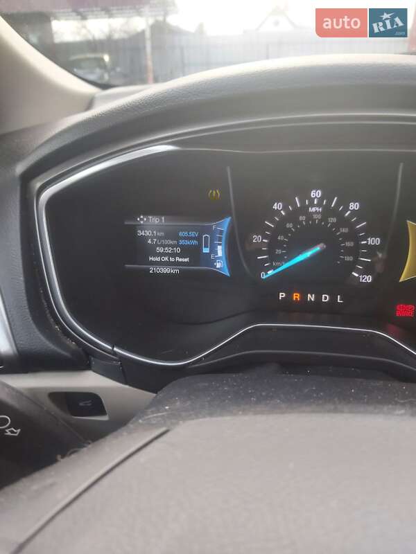 Седан Ford Fusion 2016 в Монастирищеві