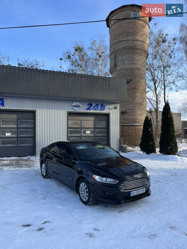 Седан Ford Fusion 2015 в Сарнах