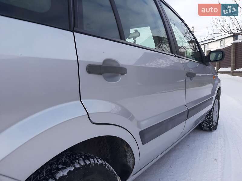 Хетчбек Ford Fusion 2005 в Хоролі