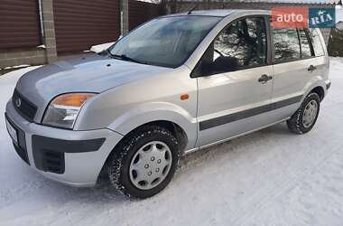Хэтчбек Ford Fusion 2005 в Хороле