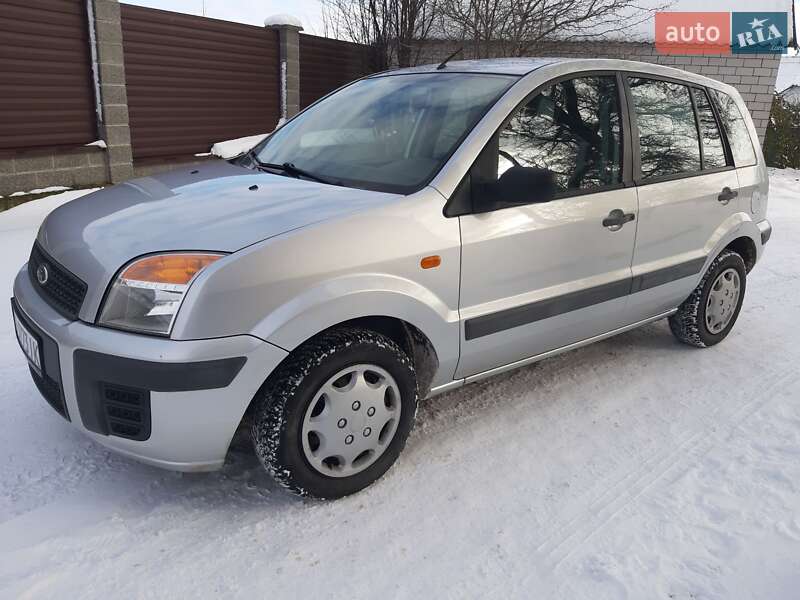 Хетчбек Ford Fusion 2005 в Хоролі