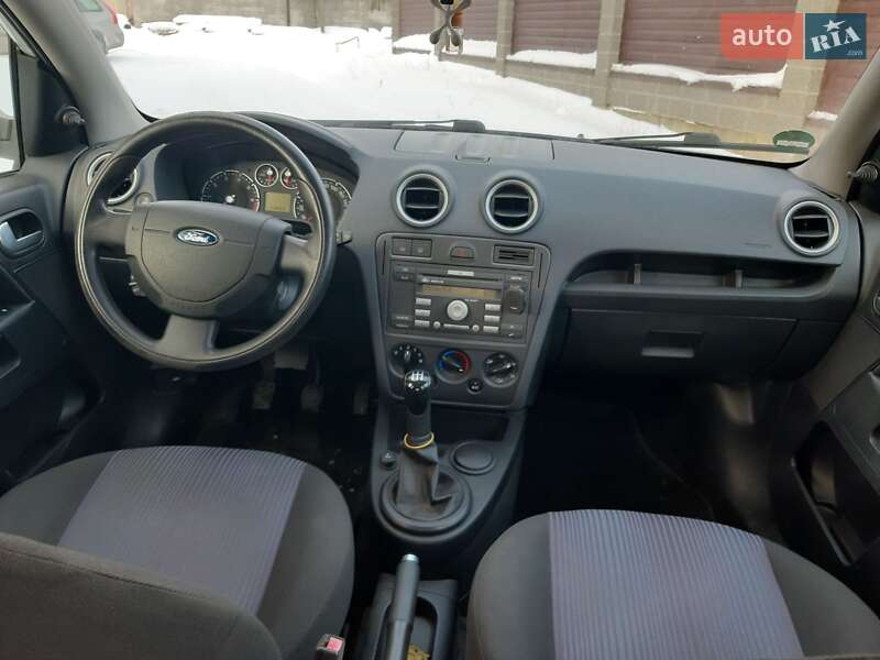 Хетчбек Ford Fusion 2005 в Хоролі