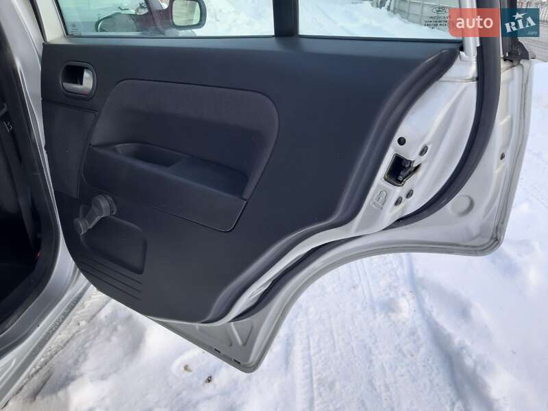 Хетчбек Ford Fusion 2005 в Хоролі