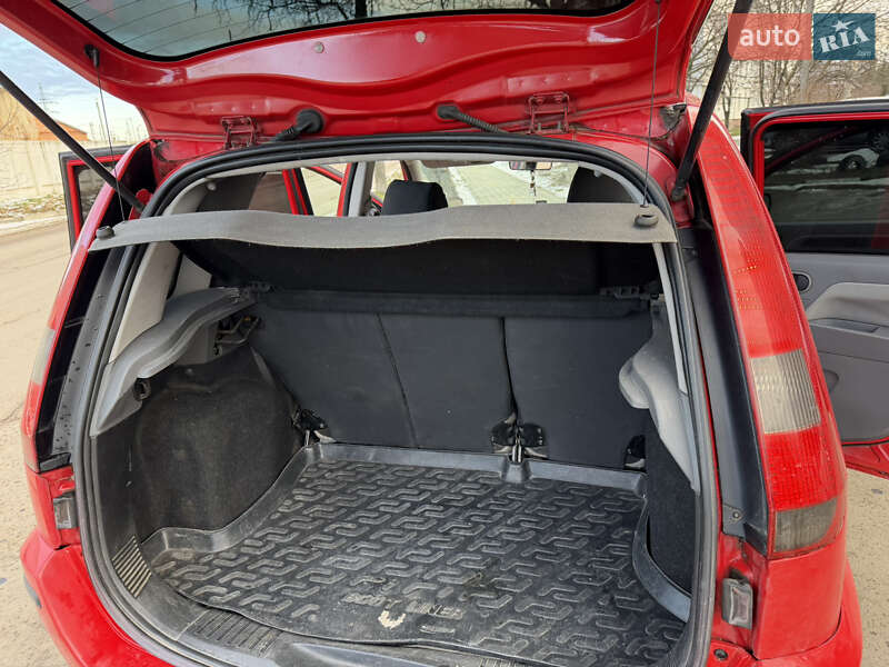 Хэтчбек Ford Fusion 2003 в Стрые