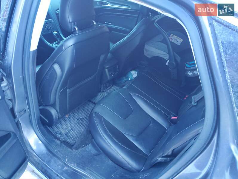 Седан Ford Fusion 2013 в Львове