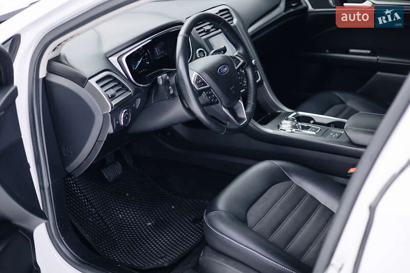 Седан Ford Fusion 2017 в Умані
