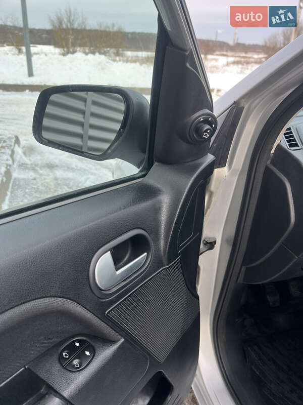 Хэтчбек Ford Fusion 2006 в Шостке