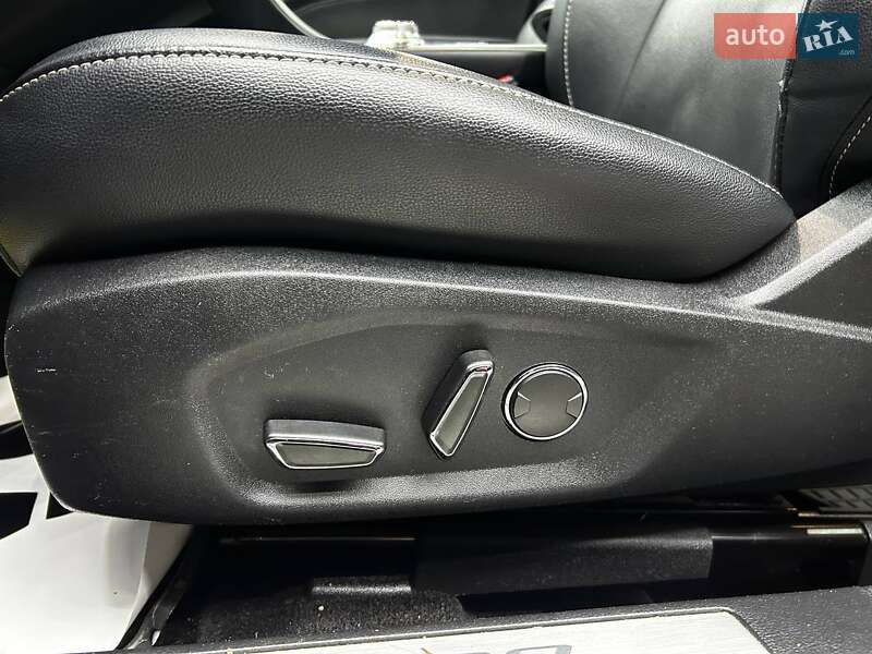 Седан Ford Fusion 2016 в Чернівцях