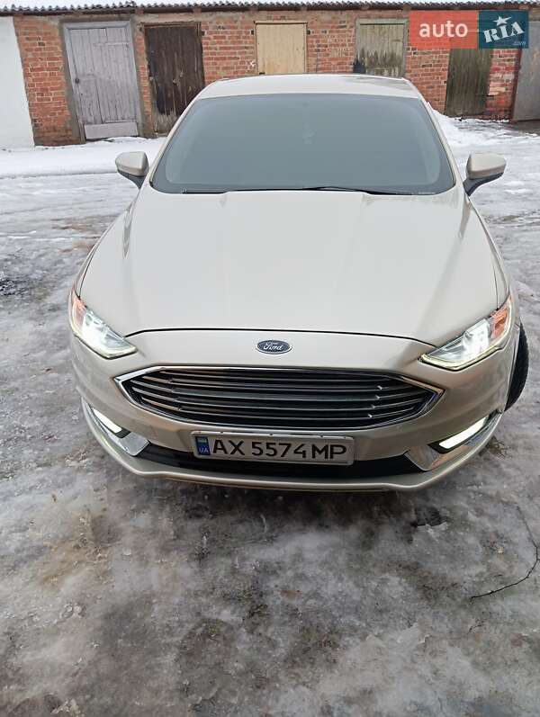 Седан Ford Fusion 2016 в Валках