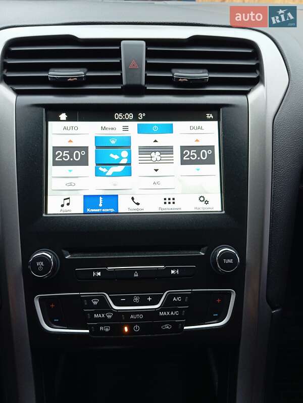 Седан Ford Fusion 2016 в Валках