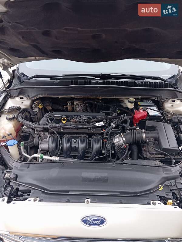 Седан Ford Fusion 2016 в Валках