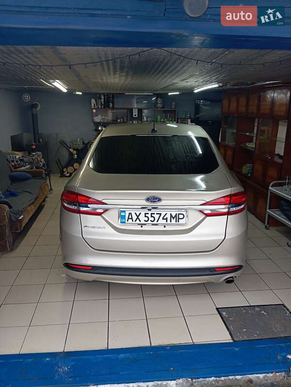 Седан Ford Fusion 2016 в Валках