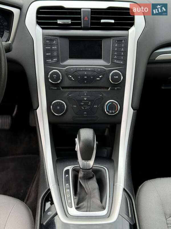 Седан Ford Fusion 2015 в Ромнах