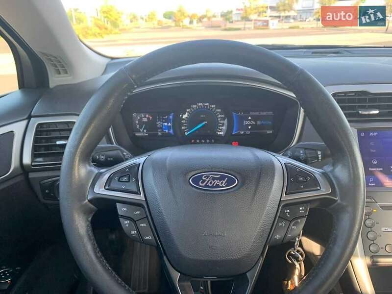 Седан Ford Fusion 2013 в Полтаві