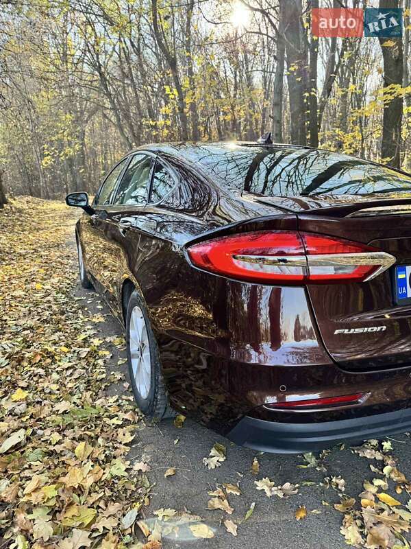 Седан Ford Fusion 2019 в Умани