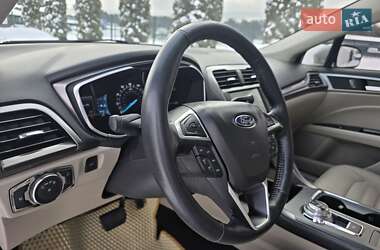 Седан Ford Fusion 2017 в Львове