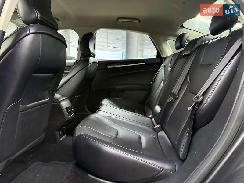 Седан Ford Fusion 2016 в Одесі