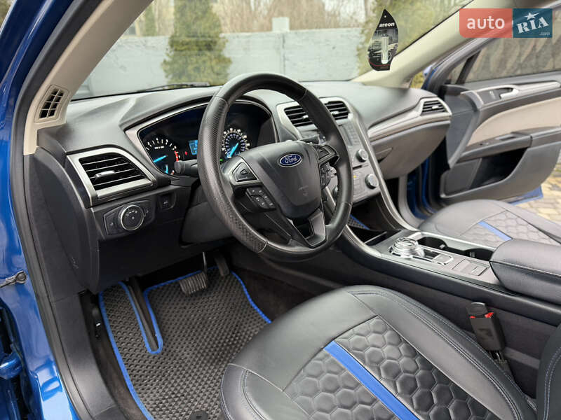 Седан Ford Fusion 2016 в Кропивницком