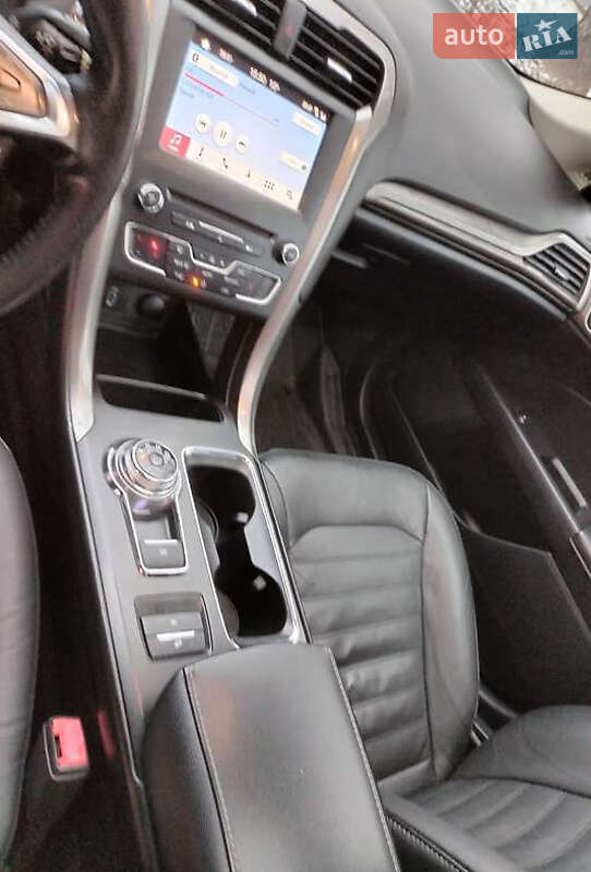 Седан Ford Fusion 2018 в Львові