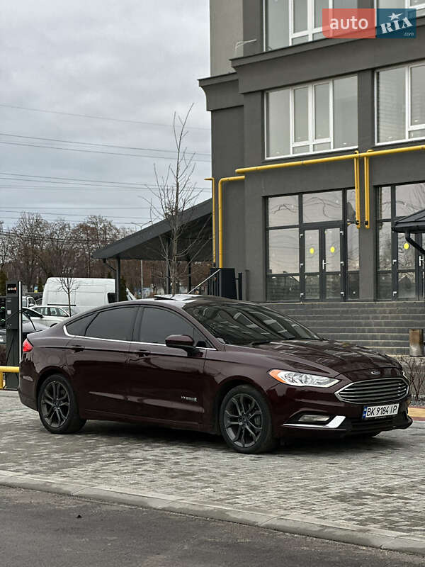 Седан Ford Fusion 2018 в Буче
