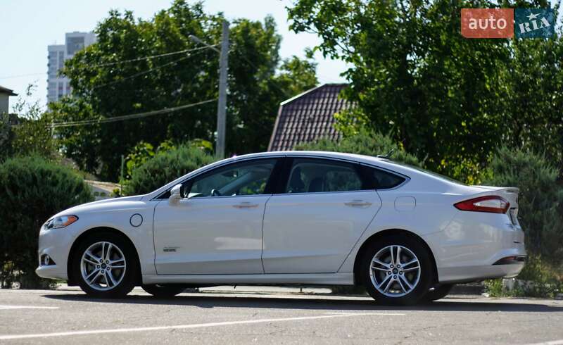 Седан Ford Fusion 2015 в Одесі