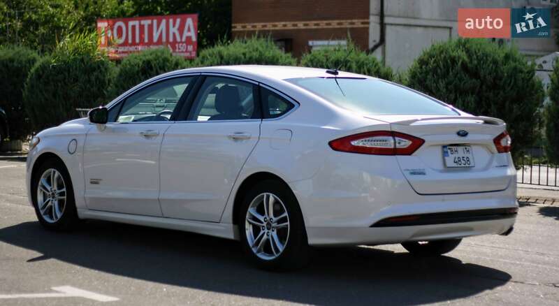 Седан Ford Fusion 2015 в Одесі