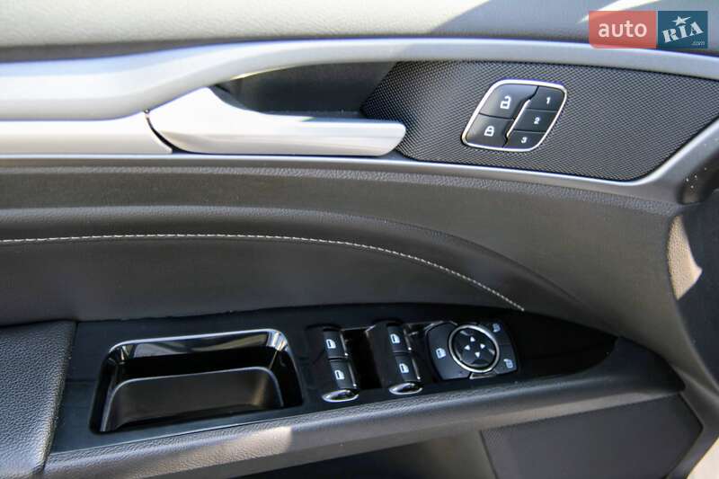 Седан Ford Fusion 2015 в Одесі