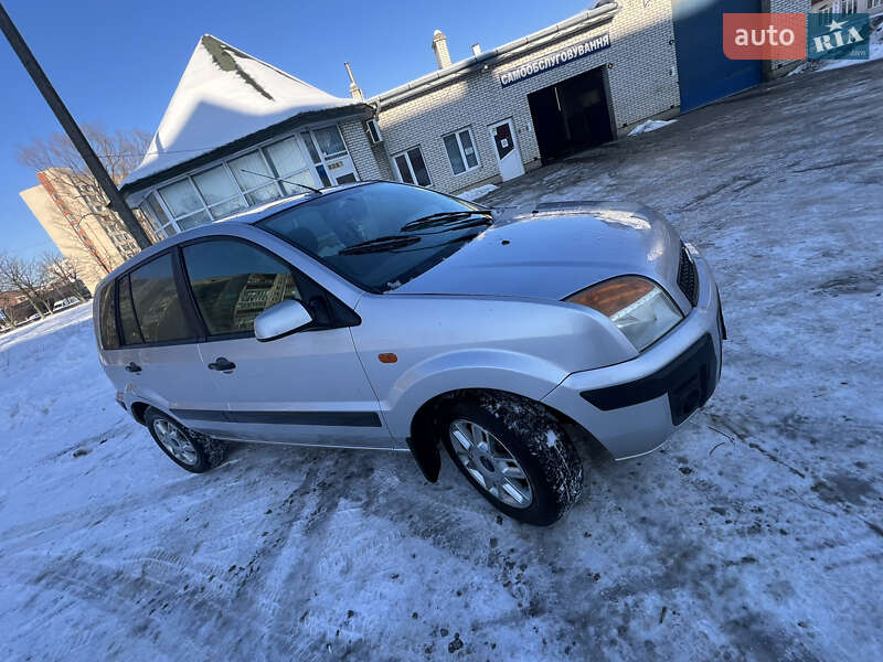 Хэтчбек Ford Fusion 2006 в Долине