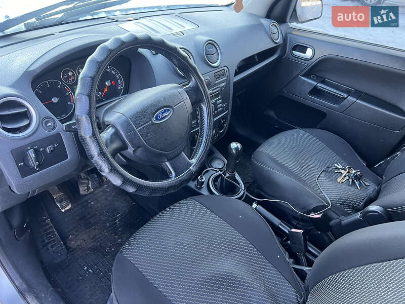 Хэтчбек Ford Fusion 2006 в Долине