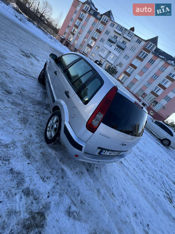 Хэтчбек Ford Fusion 2006 в Долине