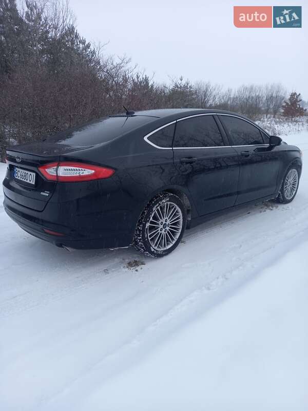 Седан Ford Fusion 2013 в Жовкві