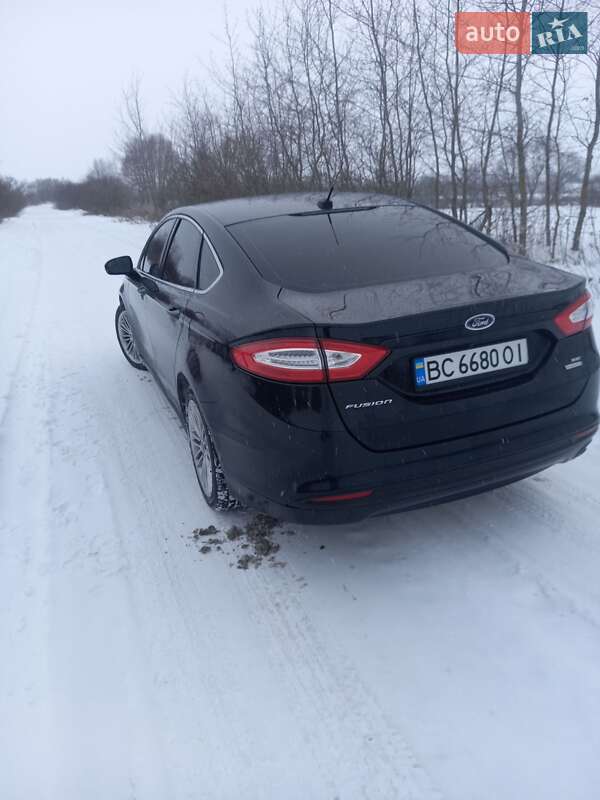 Седан Ford Fusion 2013 в Жовкві