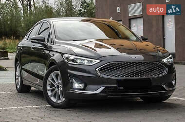 Седан Ford Fusion 2019 в Коростене
