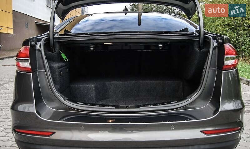 Седан Ford Fusion 2019 в Коростені