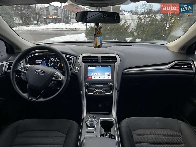 Седан Ford Fusion 2016 в Мукачевому