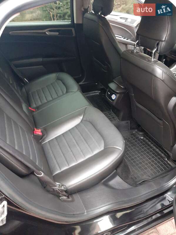 Седан Ford Fusion 2013 в Львові