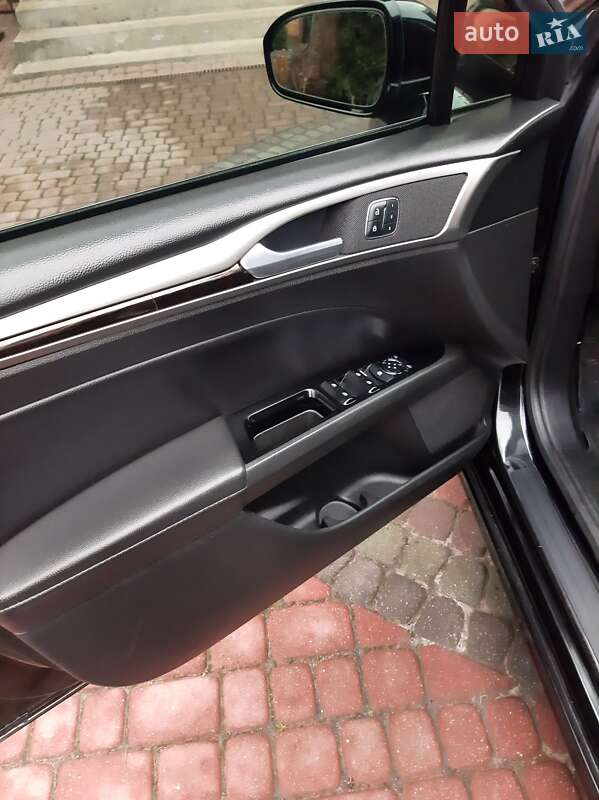 Седан Ford Fusion 2013 в Львові