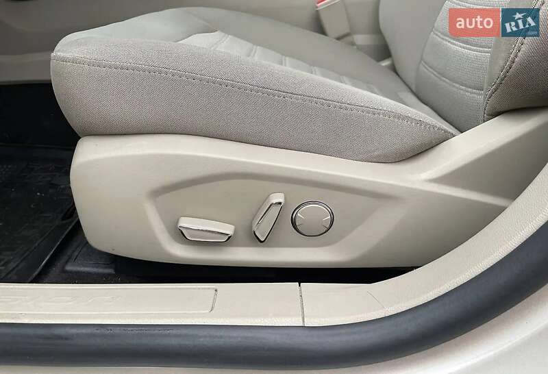 Седан Ford Fusion 2019 в Луцьку