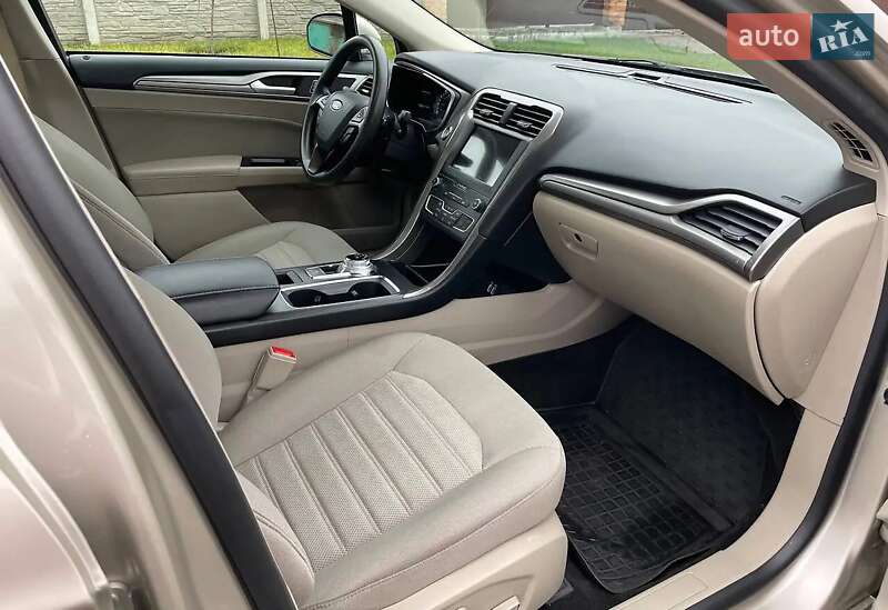 Седан Ford Fusion 2019 в Луцьку