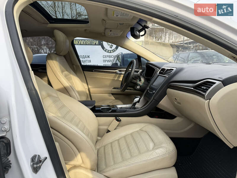 Седан Ford Fusion 2013 в Кременці